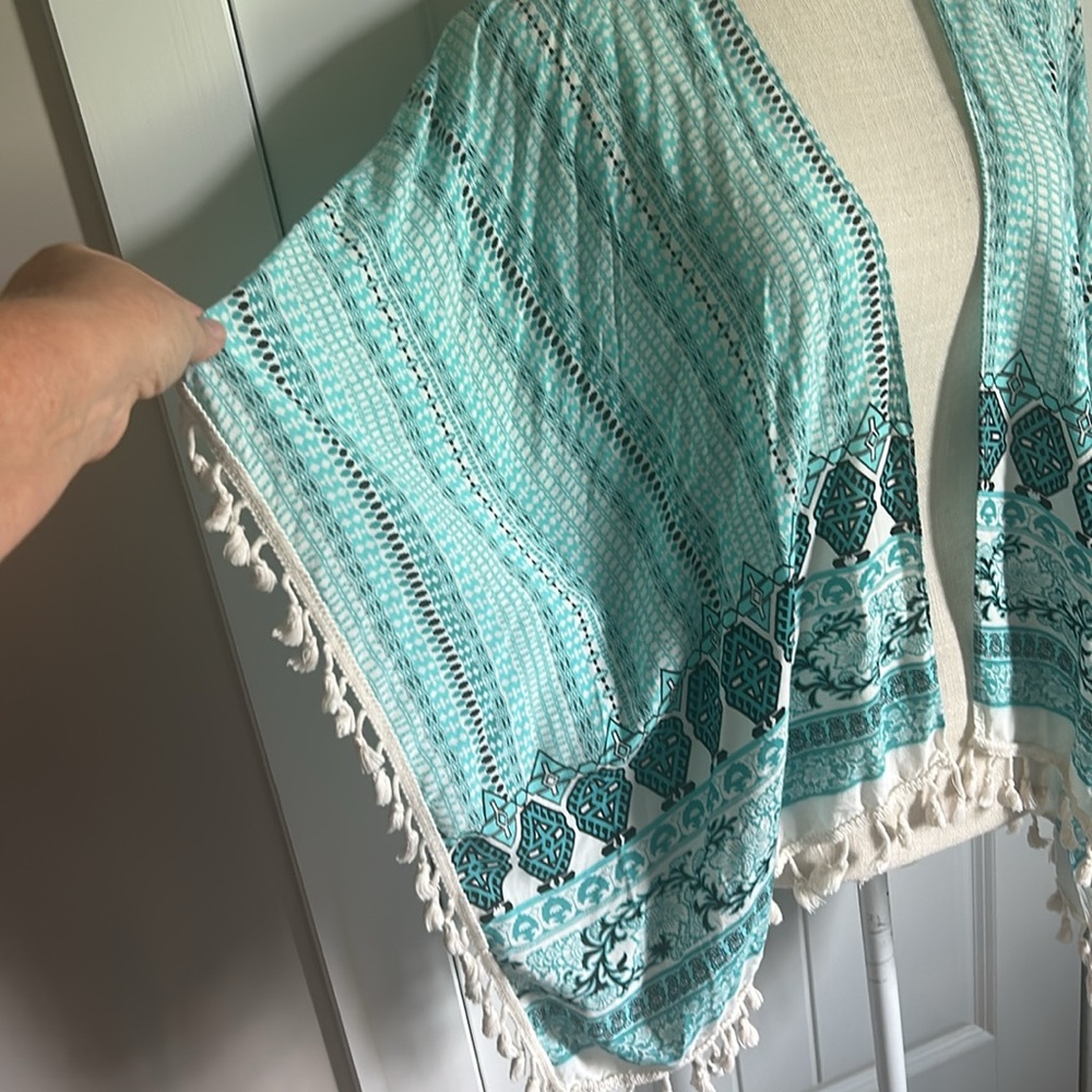 Bobbie Brooks Aqua & White Patterned Open Front Kimono White fringe One Size - Picture 10 of 14